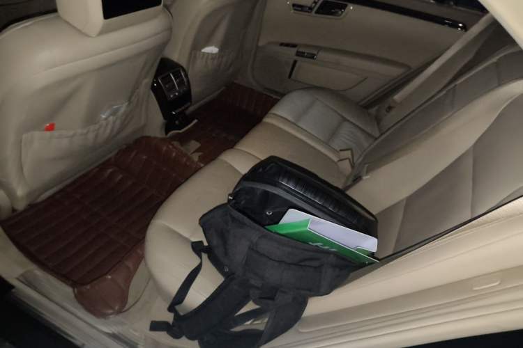 Used Mercedes-Benz S-Class 2012 S 300 L Prestige Grand Edition Left Rear Seat