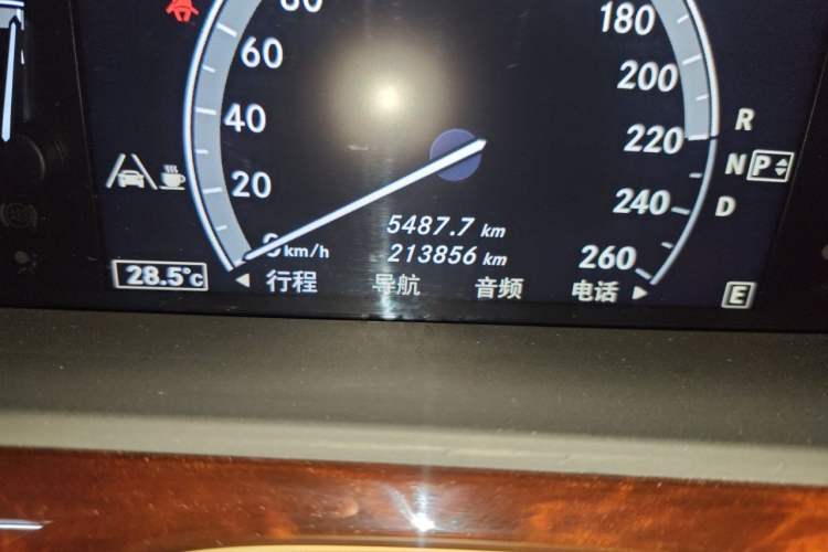 Used Mercedes-Benz S-Class 2012 S 300 L Luxury Grand Edition Odometer Close Up