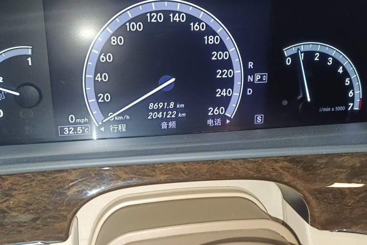 Used Mercedes-Benz S-Class 2012 S 300 L Business-Class Grand Edition Odometer Close Up