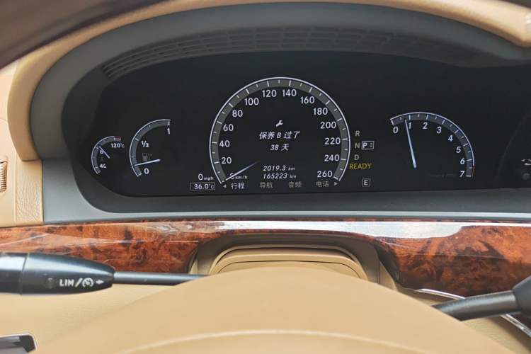 Used Mercedes-Benz S-Class 2012 S 400 L HYBRID Grand Edition Odometer Close Up