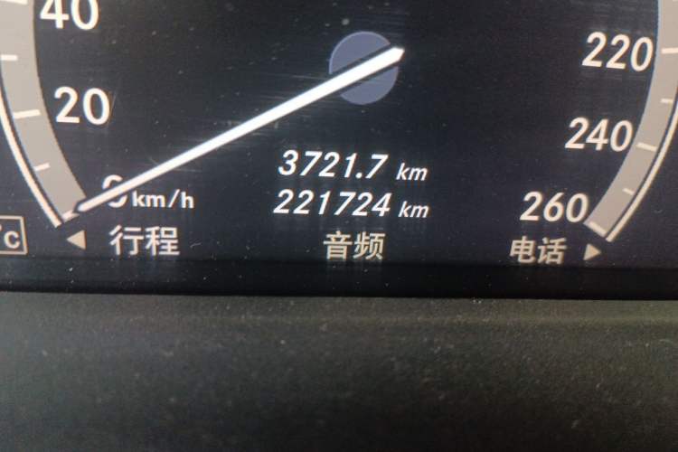 Used Mercedes-Benz S-Class 2012 S 300 L Business-Class Grand Edition Odometer Close Up