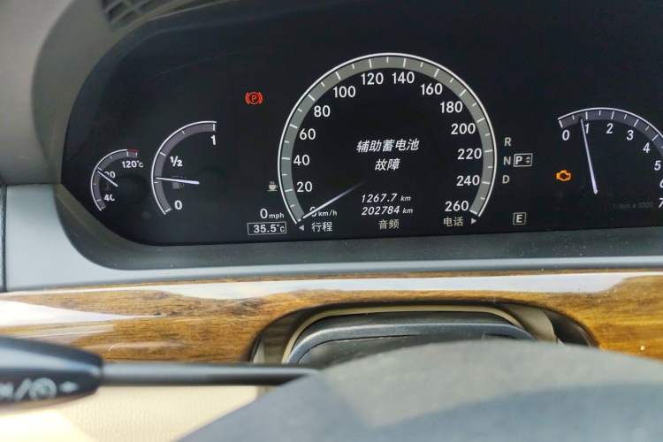 Used Mercedes-Benz S-Class 2012 S 300 L Business Standard Model Odometer Close Up
