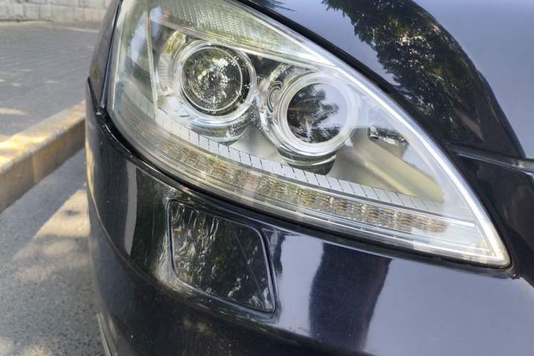 Used Mercedes-Benz S-Class 2012 S 300 L Business-Class Grand Edition Right Front Headlight