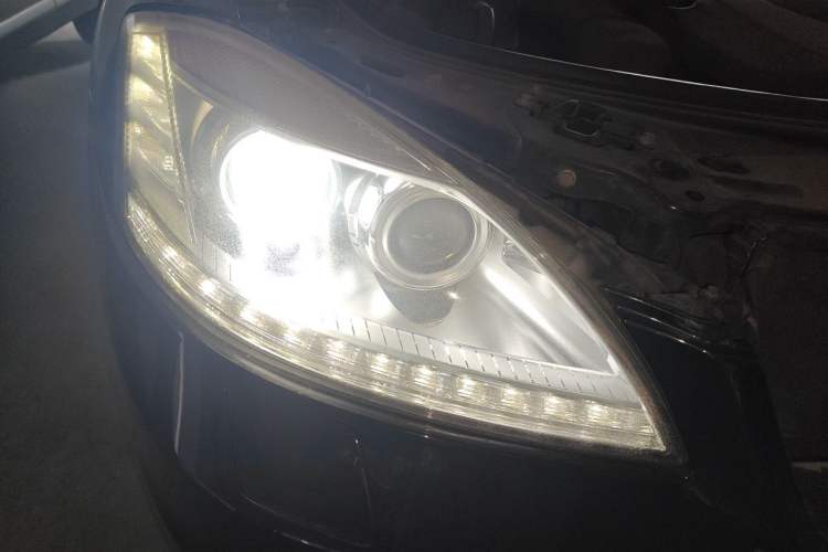 Used Mercedes-Benz S-Class 2012 S 300 L Prestige Grand Edition Right Front Headlight