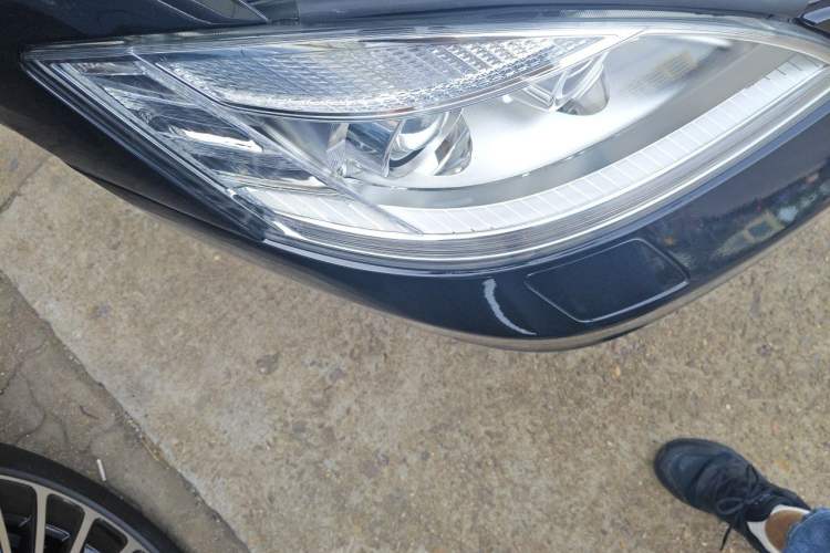 Used Mercedes-Benz S-Class 2012 S 300 L Prestige Grand Edition Right Front Headlight