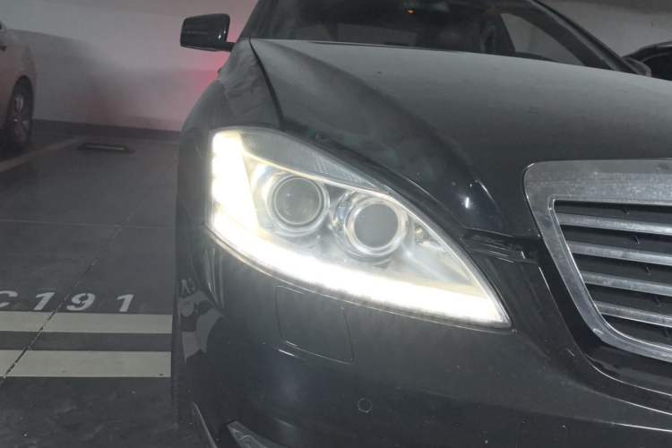 Used Mercedes-Benz S-Class 2012 S 300 L Prestige Grand Edition Right Front Headlight
