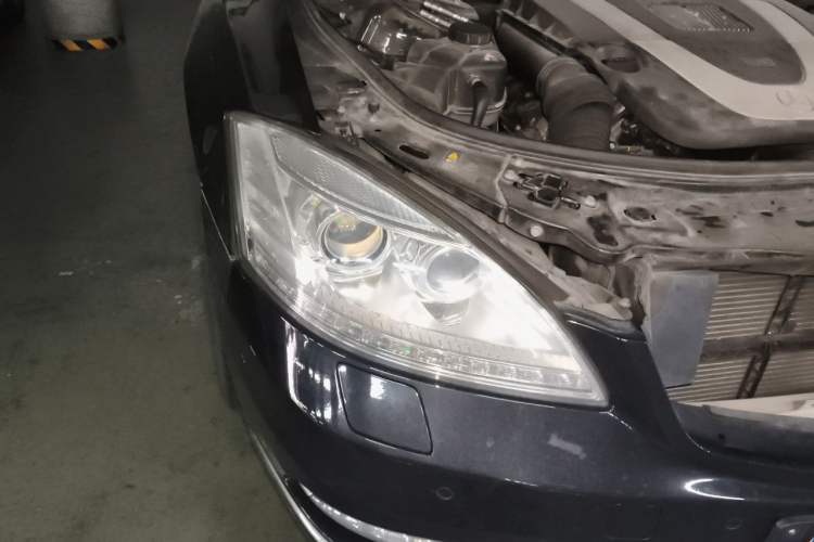 Used Mercedes-Benz S-Class 2012 S 300 L Business-Class Grand Edition Right Front Headlight