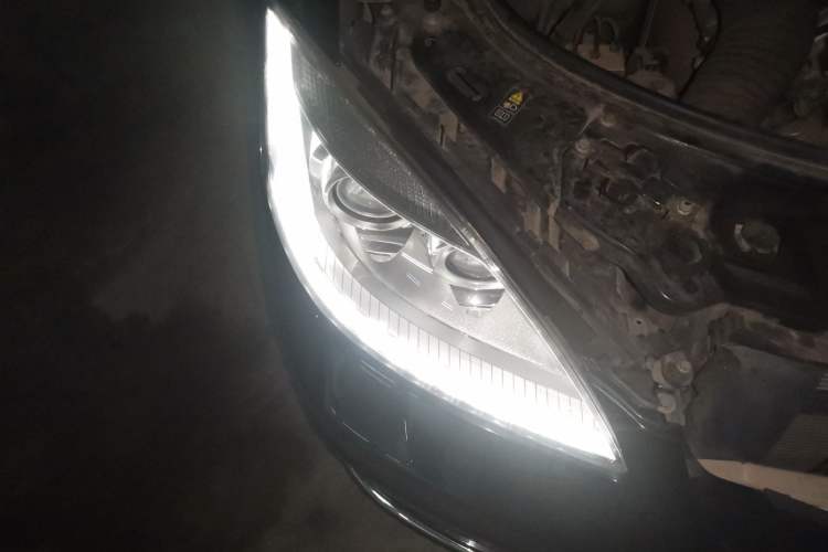 Used Mercedes-Benz S-Class 2012 S 300 L Business-Class Grand Edition Right Front Headlight