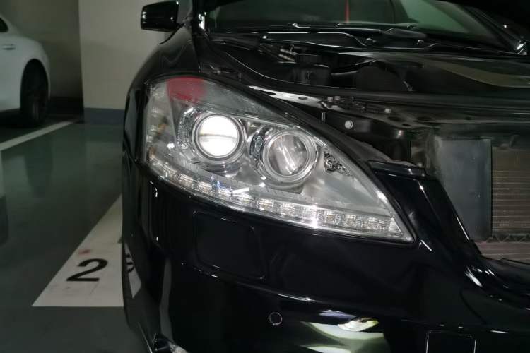 Used Mercedes-Benz S-Class 2012 S 300 L Prestige Grand Edition Right Front Headlight