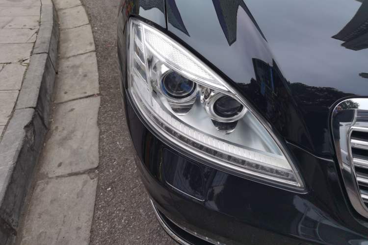 Used Mercedes-Benz S-Class 2012 S 300 L Business Standard Model Right Front Headlight