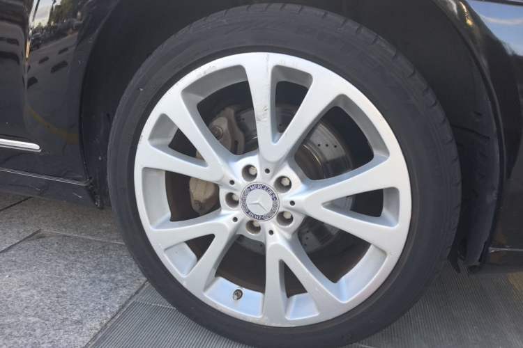 Used Mercedes-Benz S-Class 2012 S 400 L HYBRID Grand Edition Right Front Wheel Hub