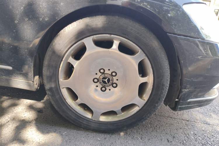 Used Mercedes-Benz S-Class 2012 S 300 L Business-Class Grand Edition Right Front Wheel Hub