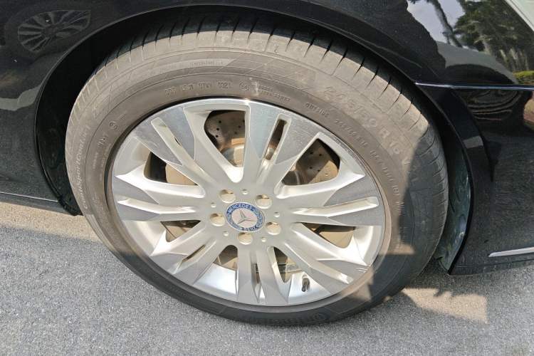 Used Mercedes-Benz S-Class 2012 S 350 L 4MATIC Grand Edition Right Front Wheel Hub