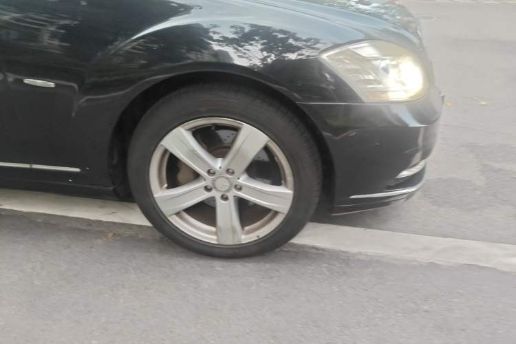 Used Mercedes-Benz S-Class 2012 S 350 L Grand Edition Right Front Wheel Hub