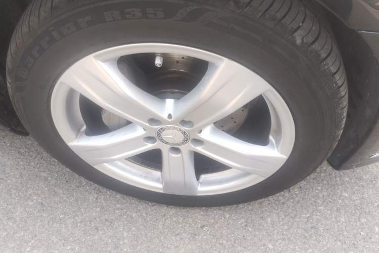 Used Mercedes-Benz S-Class 2012 S 300 L Business-Class Grand Edition Right Front Wheel Hub