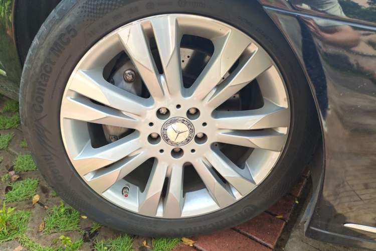 Used Mercedes-Benz S-Class 2012 S 350 L Grand Edition Right Front Wheel Hub