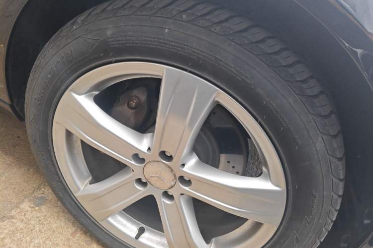 Used Mercedes-Benz S-Class 2012 S 300 L Prestige Grand Edition Right Front Wheel Hub