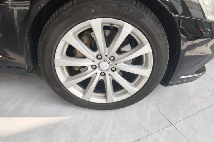 Used Mercedes-Benz S-Class  Right Front Wheel Hub