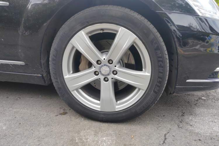 Used Mercedes-Benz S-Class 2012 S 300 L Prestige Grand Edition Right Front Wheel Hub