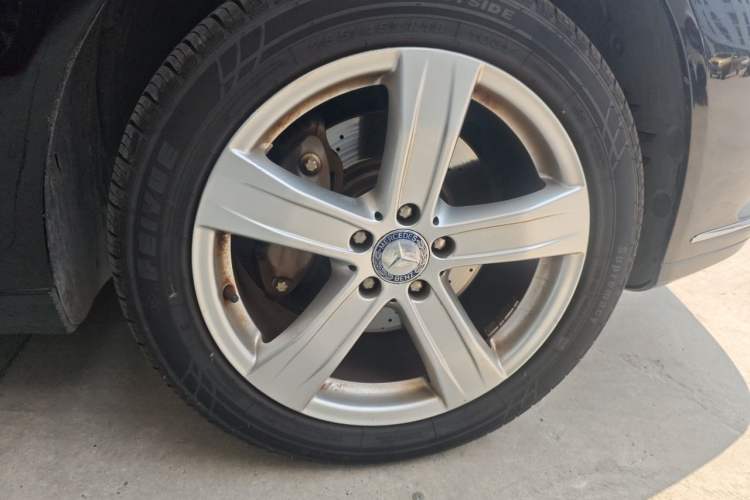 Used Mercedes-Benz S-Class 2012 S 350 L Grand Edition Right Front Wheel Hub