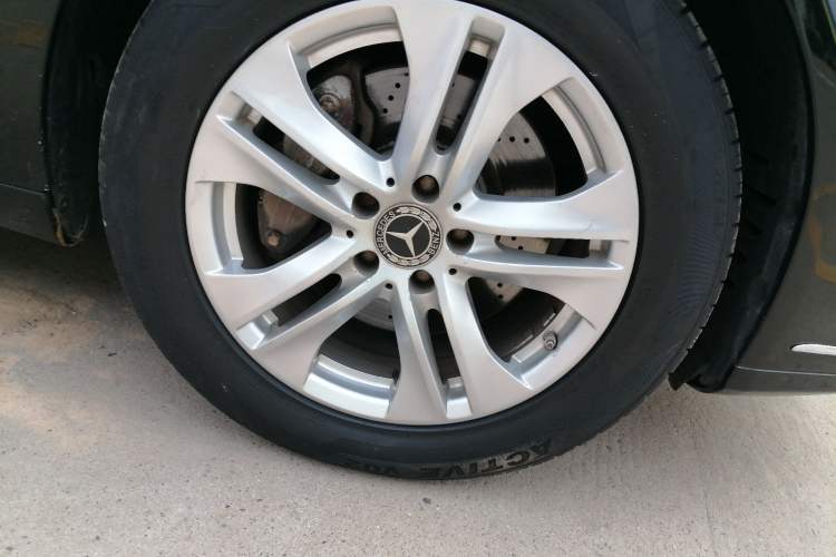 Used Mercedes-Benz S-Class 2012 S 300 L Business Standard Model Right Front Wheel Hub