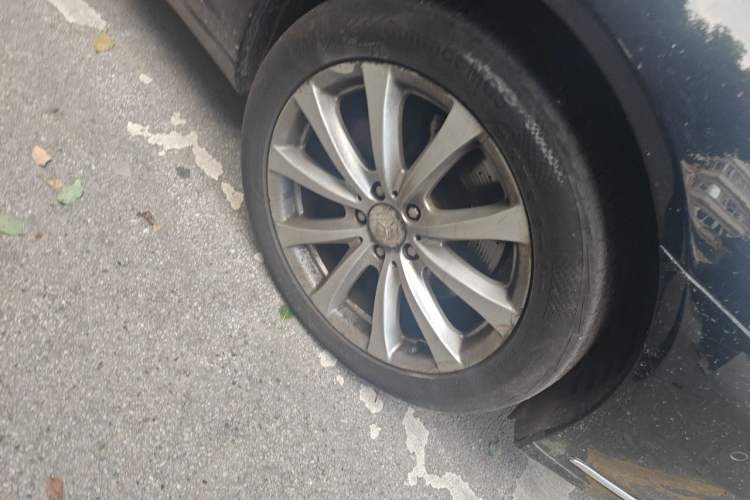 Used Mercedes-Benz S-Class 2012 S 300 L Prestige Grand Edition Right Front Wheel Hub