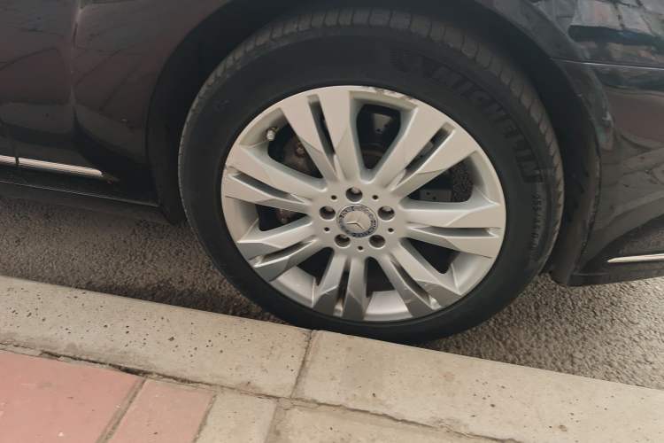 Used Mercedes-Benz S-Class 2012 S 350 L 4MATIC Grand Edition Right Front Wheel Hub