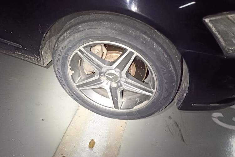 Used Mercedes-Benz S-Class 2012 S 300 L Business-Class Grand Edition Right Front Wheel Hub