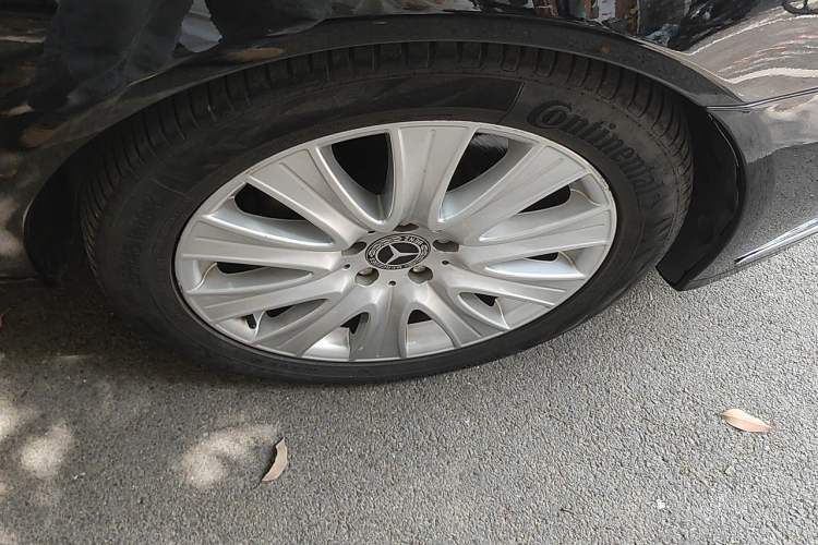 Used Mercedes-Benz S-Class 2012 S 300 L Luxury Grand Edition Right Front Wheel Hub