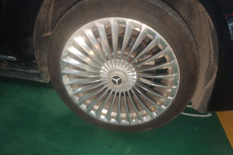 Used Mercedes-Benz S-Class 2012 S 300 L Business-Class Grand Edition Right Front Wheel Hub