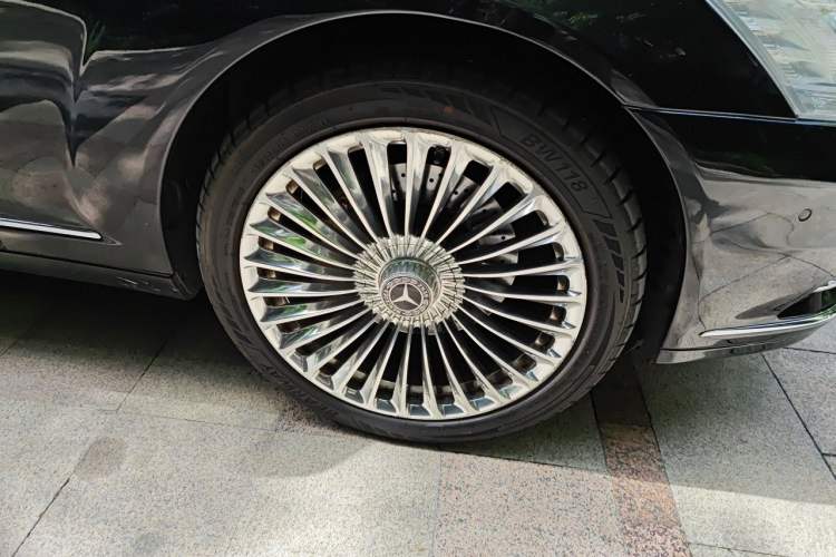Used Mercedes-Benz S-Class 2012 S 300 L Business-Class Grand Edition Right Front Wheel Hub