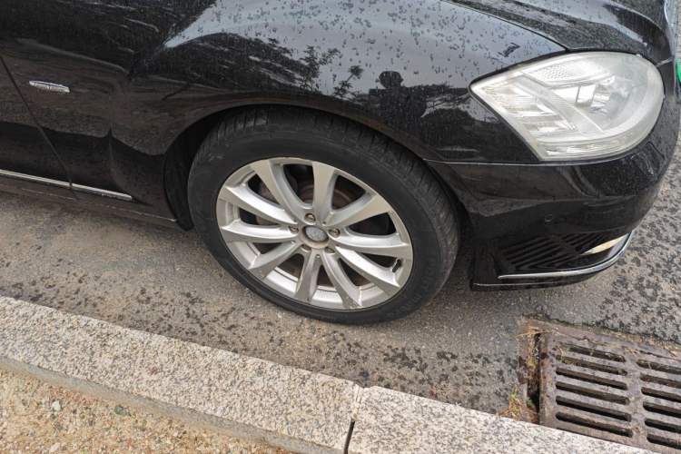 Used Mercedes-Benz S-Class 2012 S 300 L Business-Class Grand Edition Right Front Wheel Hub