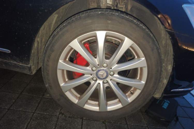 Used Mercedes-Benz S-Class 2012 S 350 L 4MATIC Grand Edition Right Front Wheel Hub