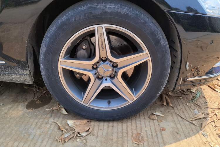 Used Mercedes-Benz S-Class 2012 S 300 L Business-Class Grand Edition Right Front Wheel Hub