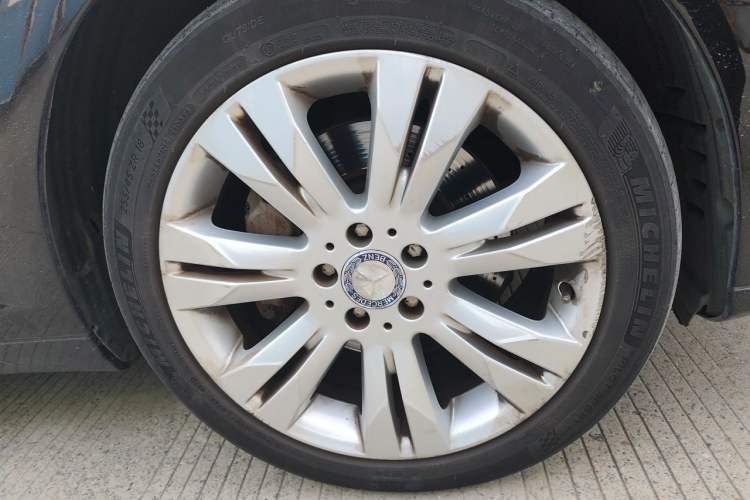 Used Mercedes-Benz S-Class 2012 S 350 L Grand Edition Right Front Wheel Hub