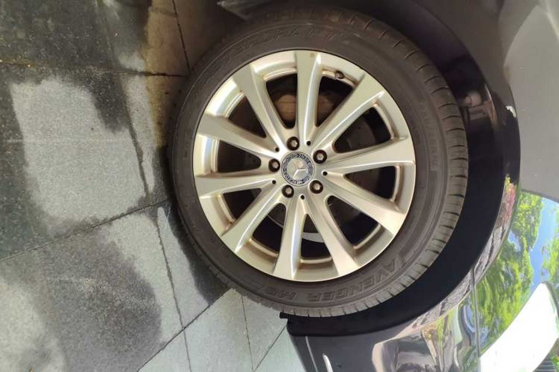 Used Mercedes-Benz S-Class 2012 S 300 L Prestige Grand Edition Right Front Wheel Hub