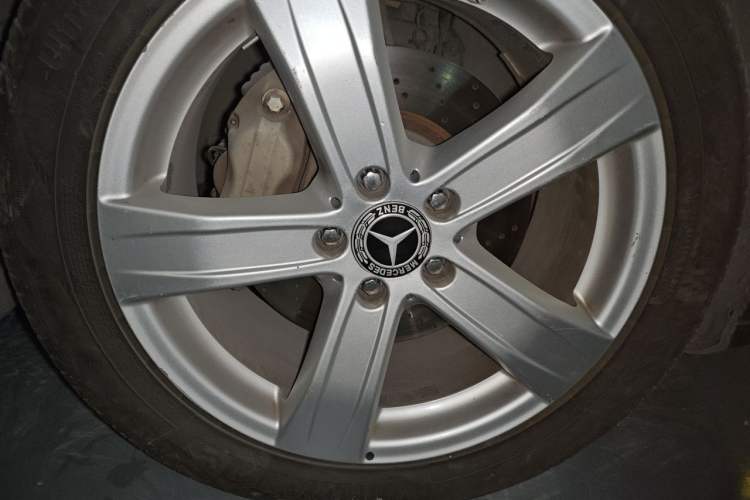 Used Mercedes-Benz S-Class 2012 S 300 L Business-Class Grand Edition Right Front Wheel Hub