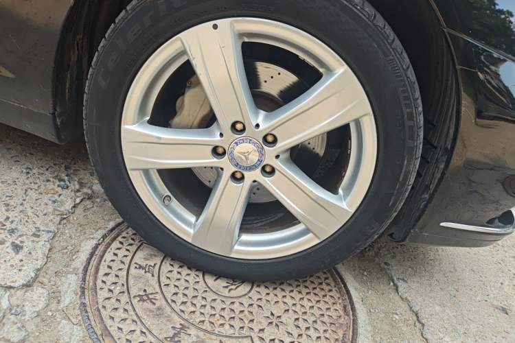 Used Mercedes-Benz S-Class 2012 S 400 L HYBRID Grand Edition Right Front Wheel Hub
