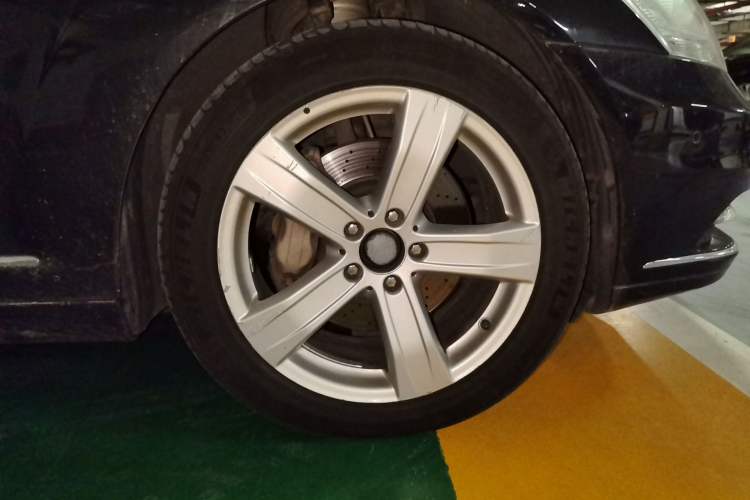 Used Mercedes-Benz S-Class 2012 S 300 L Prestige Grand Edition Right Front Wheel Hub