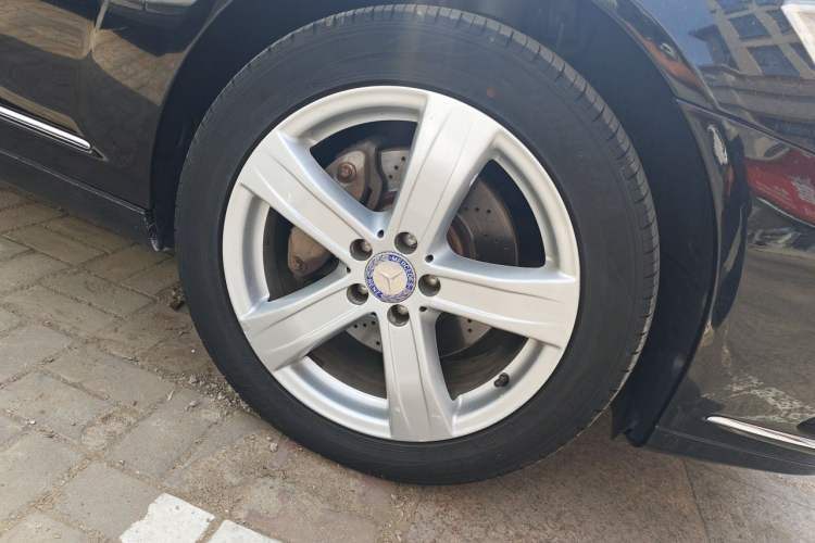 Used Mercedes-Benz S-Class 2012 S 300 L Luxury Grand Edition Right Front Wheel Hub