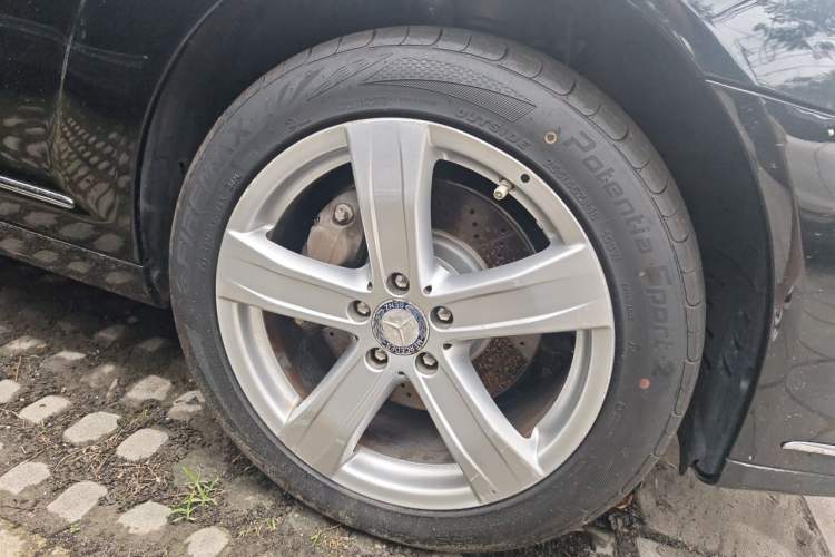 Used Mercedes-Benz S-Class 2012 S 300 L Prestige Grand Edition Right Front Wheel Hub