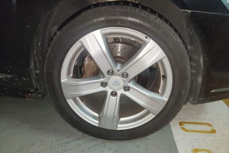 Used Mercedes-Benz S-Class 2012 S 300 L Prestige Grand Edition Right Front Wheel Hub