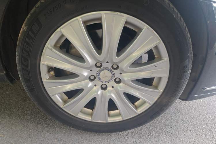 Used Mercedes-Benz S-Class 2012 S 300 L Business-Class Grand Edition Right Front Wheel Hub