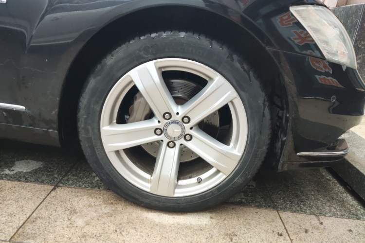 Used Mercedes-Benz S-Class 2012 S 300 L Prestige Grand Edition Right Front Wheel Hub