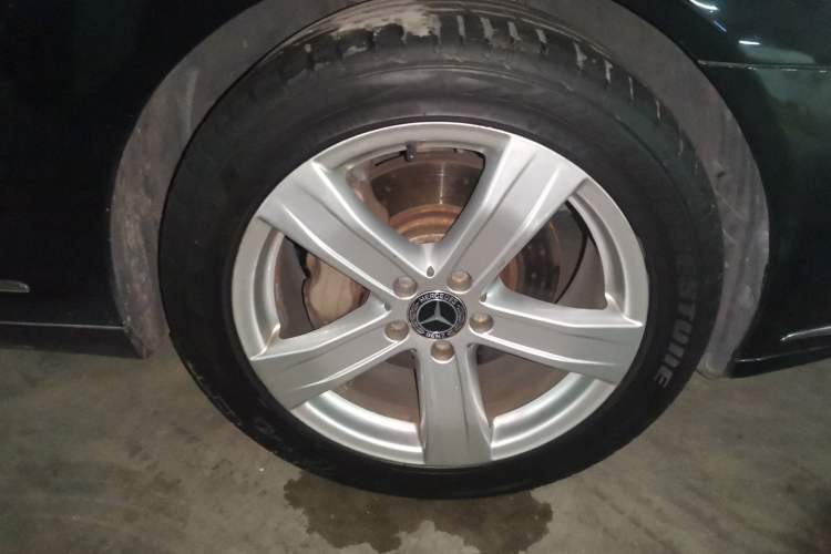 Used Mercedes-Benz S-Class 2012 S 300 L Business-Class Grand Edition Right Front Wheel Hub