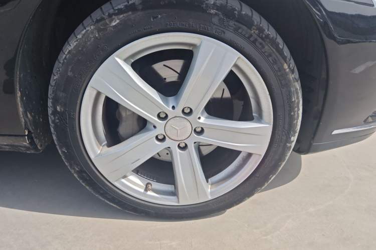 Used Mercedes-Benz S-Class 2012 S 350 L 4MATIC Grand Edition Right Front Wheel Hub