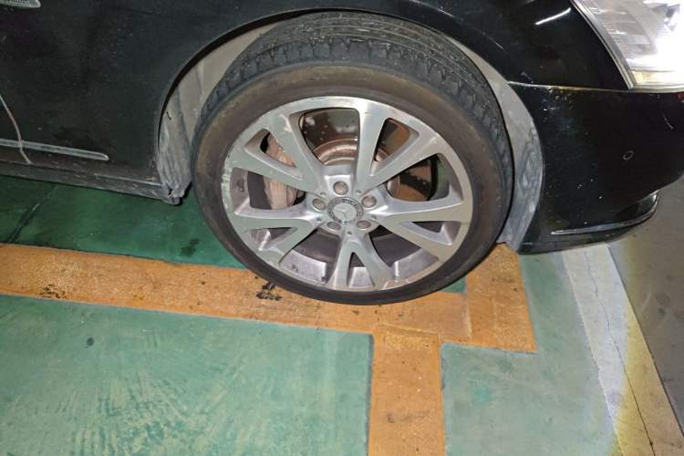 Used Mercedes-Benz S-Class 2012 S 500 L 4MATIC Grand Edition Right Front Wheel Hub