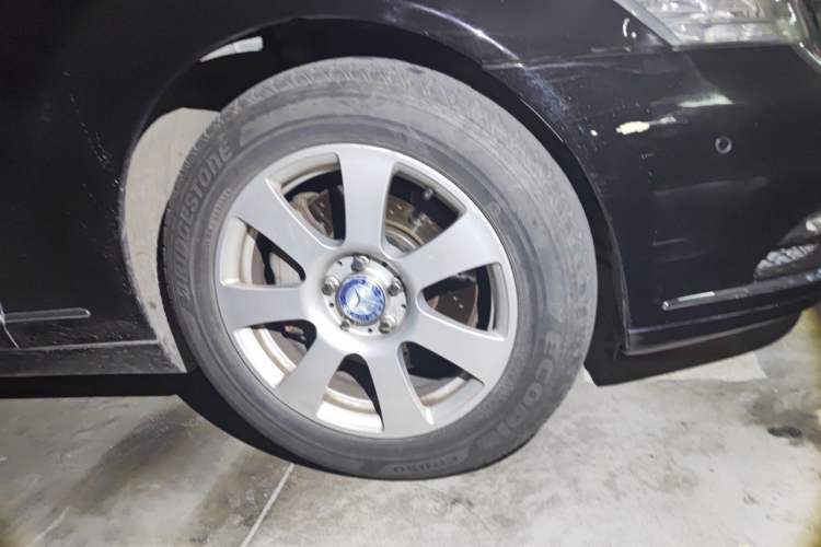 Used Mercedes-Benz S-Class 2012 S 300 L Business-Class Grand Edition Right Front Wheel Hub