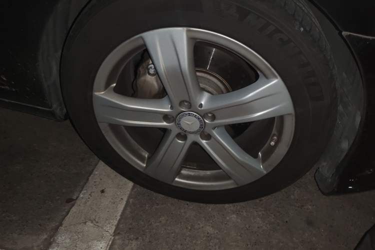 Used Mercedes-Benz S-Class 2012 S 350 L Grand Edition Right Front Wheel Hub