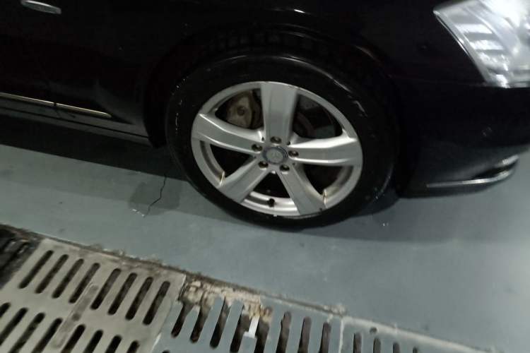 Used Mercedes-Benz S-Class 2012 S 300 L Prestige Grand Edition Right Front Wheel Hub